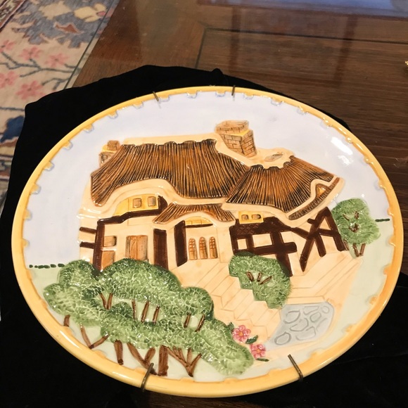 HAND PAINTED THATCHED ROOF PLATE. - Picture 4 of 5